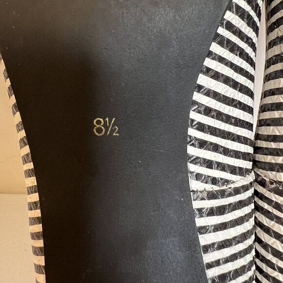 Seychelles Black White Striped Pointed Toe Pumps - Picture 7 of 7